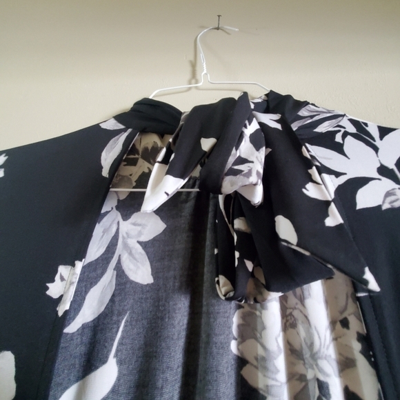 Lane Bryant sz 22/24. Boho black floral. Open back, side slit. Mock neck - Picture 10 of 14